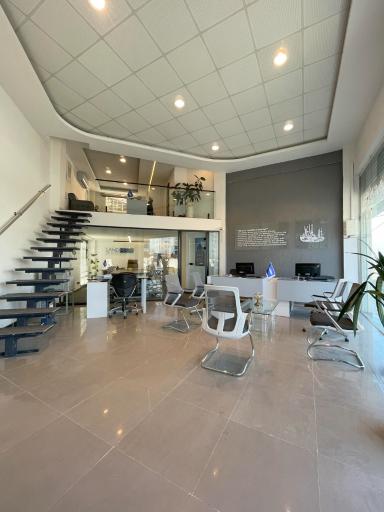 عکس دفتر املاک لندمارک