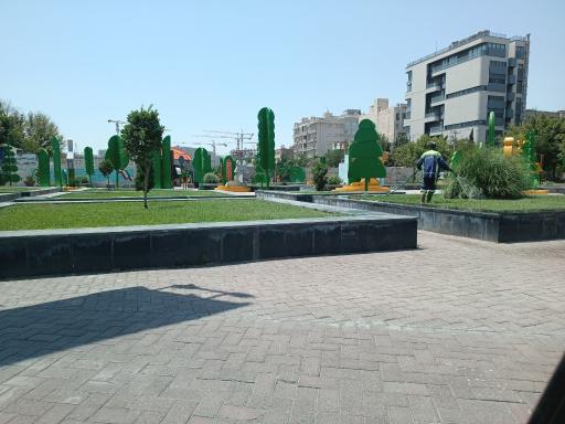 عکس فضای بازی کودکان میدان جانباز 