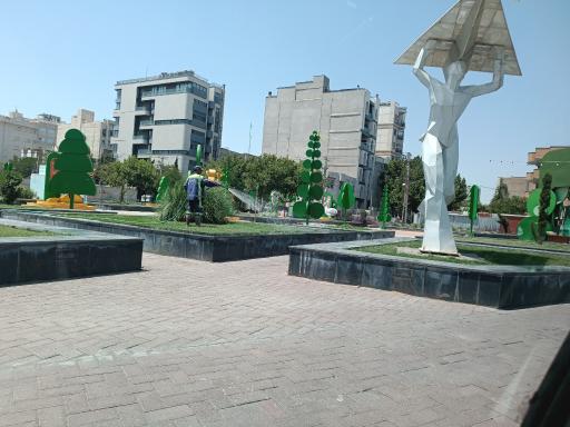 عکس فضای بازی کودکان میدان جانباز 