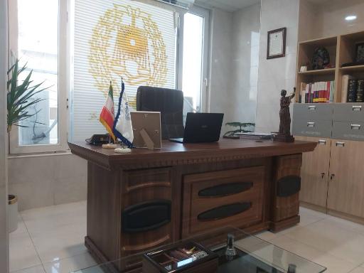 عکس دفتر وکالت کیومرثی