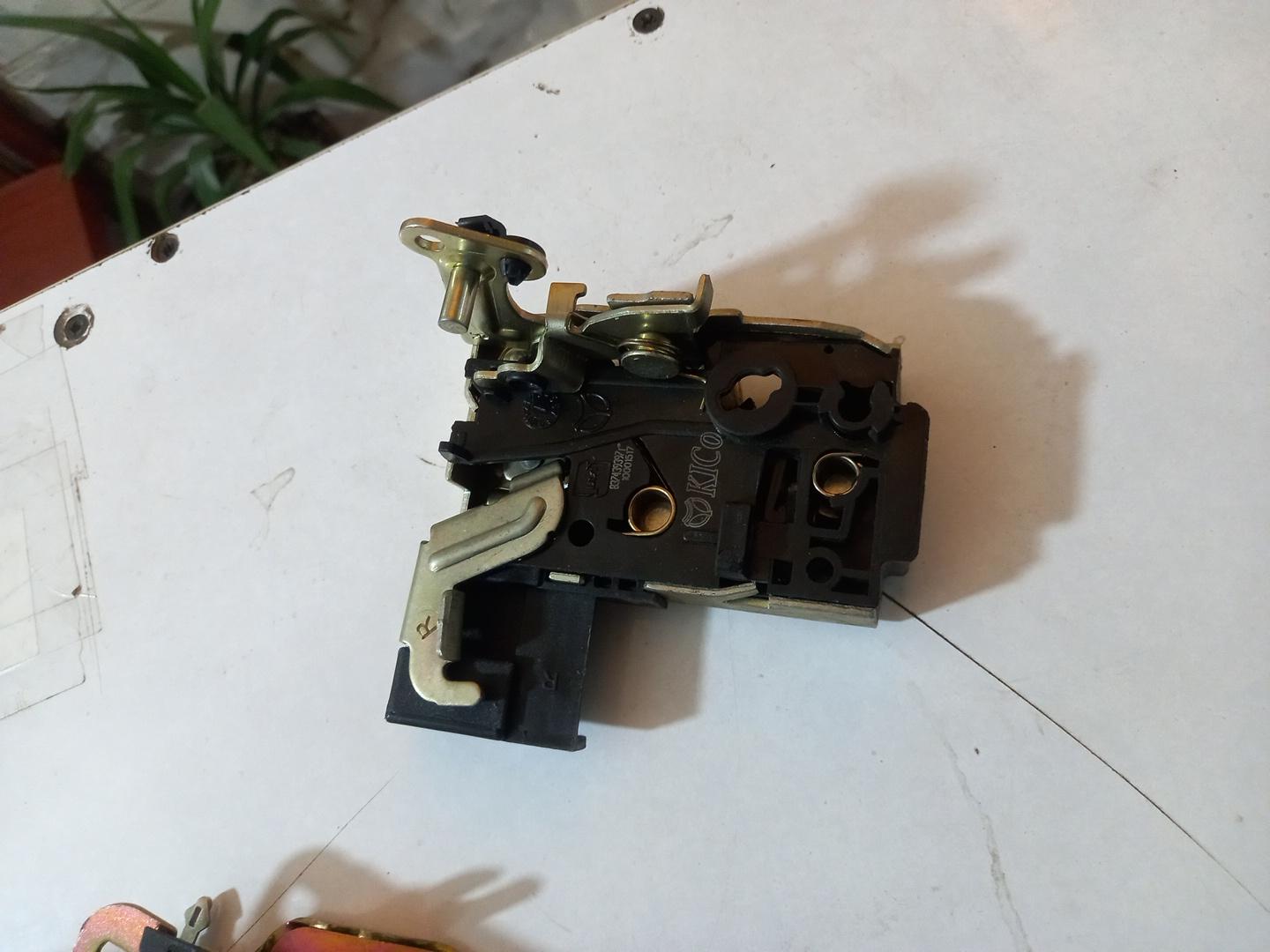 عکس تعمیرات شیشه بالابر و قفل مرکزی خودرو(علی)