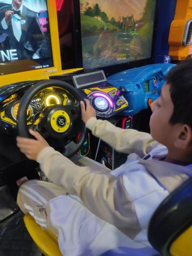 عکس شهربازی سرپوشیده ستاره درخشان