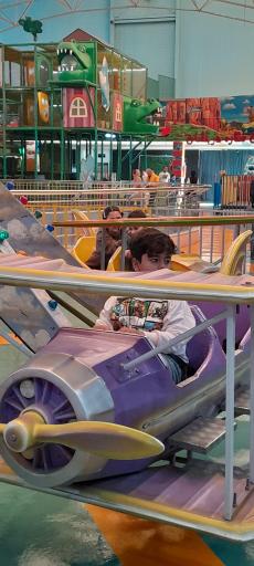 عکس شهربازی سرپوشیده ستاره درخشان