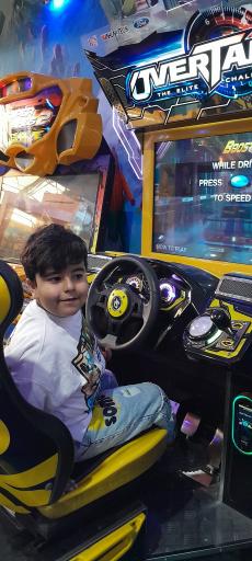 عکس شهربازی سرپوشیده ستاره درخشان