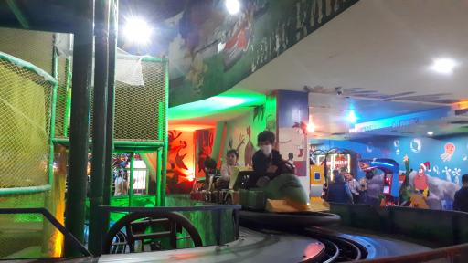 عکس شهربازی سرپوشیده ستاره درخشان