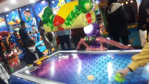 عکس شهربازی سرپوشیده ستاره درخشان