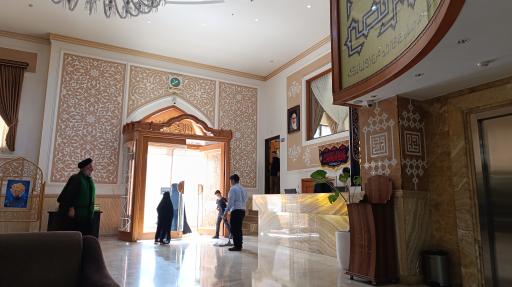 عکس حسینیه و زائر سرای قمی ها