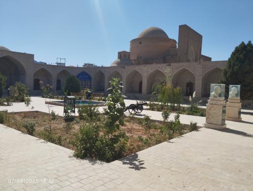 عکس رستوران سنتی و غذا آماده معین الرضا