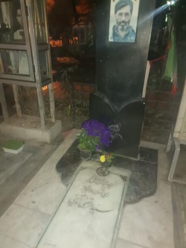 عکس آرامگاه شهید سید مرتضی آوینی