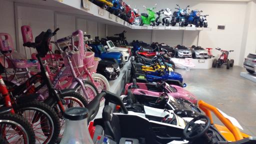 عکس فروشگاه ماشین شارژی النینو