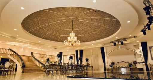 عکس باغ تالار قصر لنا