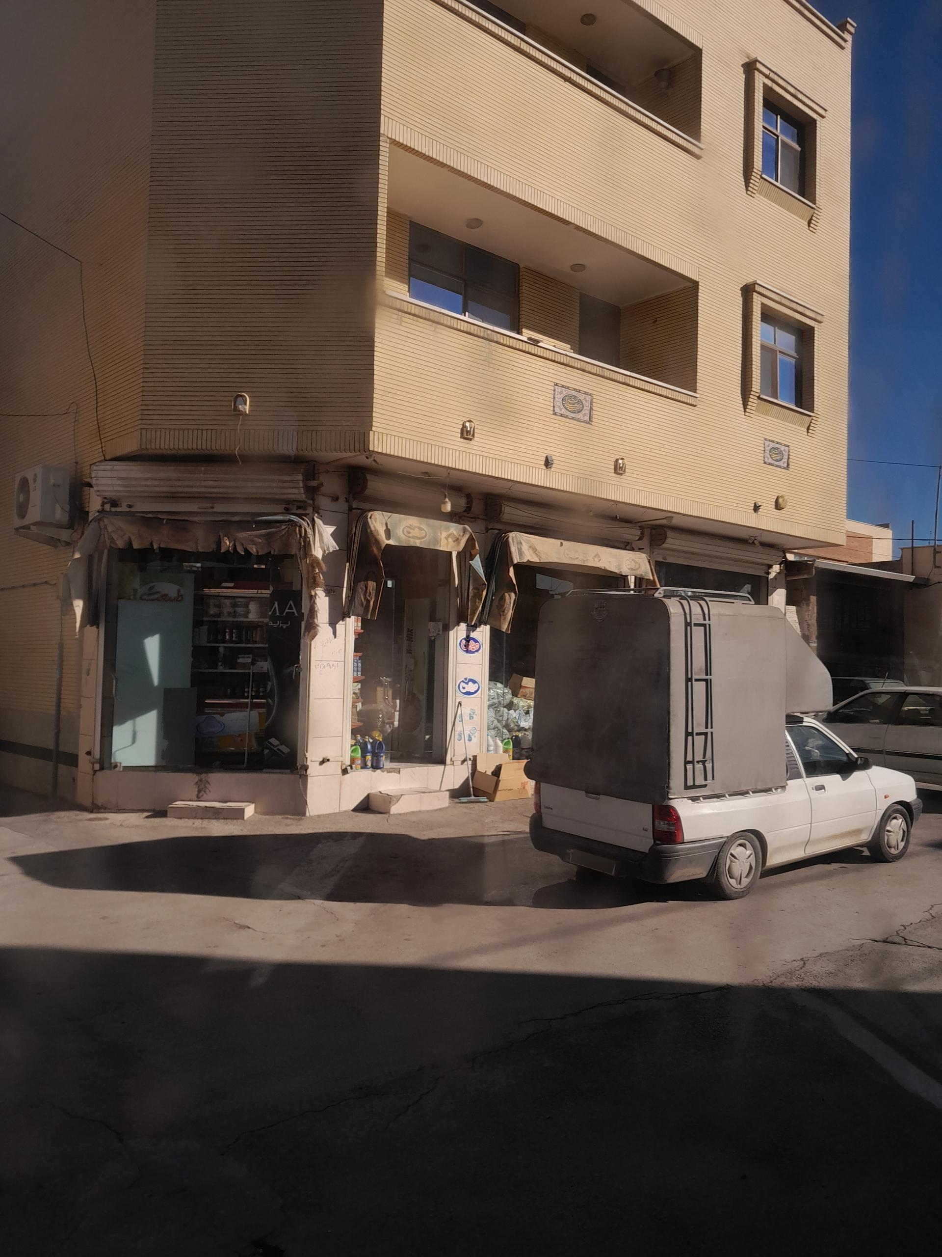 عکس سوپرمارکت بهار