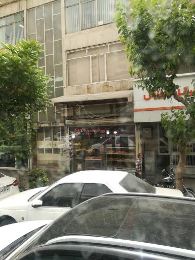 عکس فومن آلاچیق (انواع کیک و کلوچه)