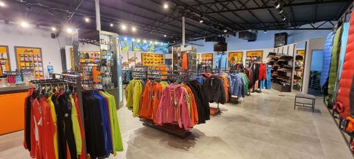 عکس فروشگاه کمپ شاپینگ