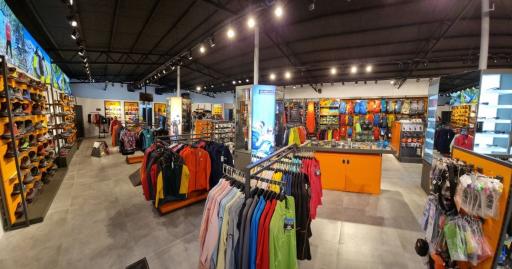 عکس فروشگاه کمپ شاپینگ