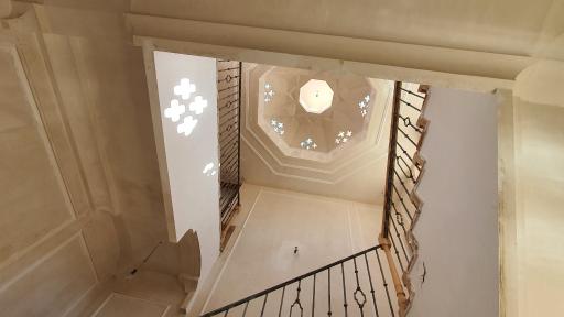 عکس عمارت نگار قم