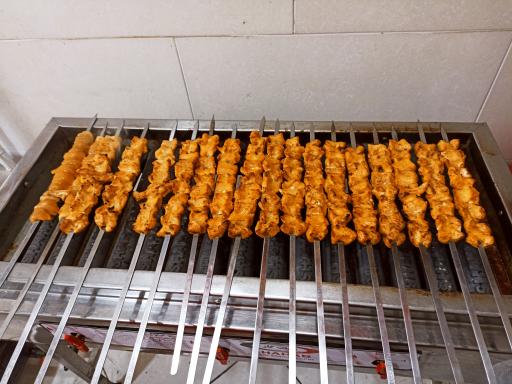 عکس تهیه غذای بیرون بر حاتم