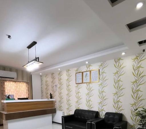 عکس دکتر نینا زراسوند متخصص پوست مو زیبایی 