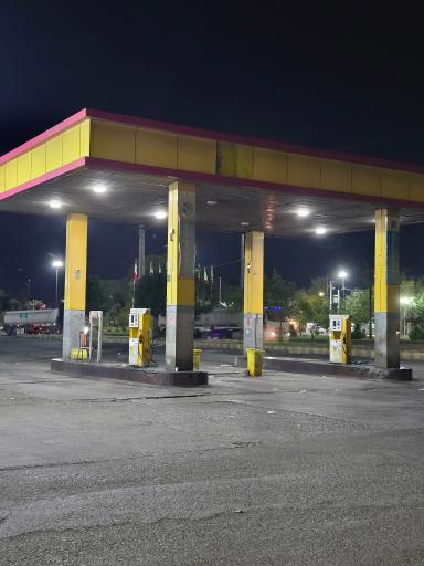 عکس پمپ بنزین آزادگان