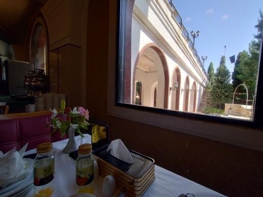 عکس مجتمع پذیرایی قصر ماه منیر