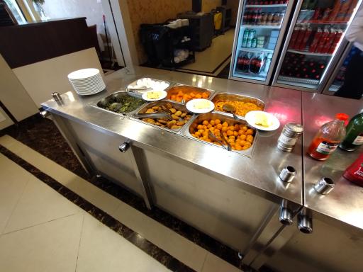 عکس مجتمع پذیرایی قصر ماه منیر