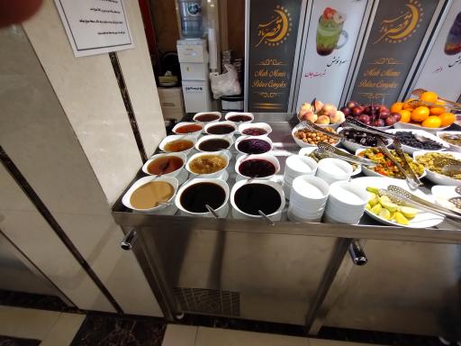 عکس مجتمع پذیرایی قصر ماه منیر