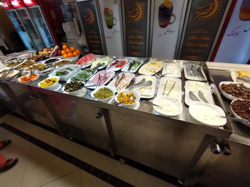 عکس مجتمع پذیرایی قصر ماه منیر