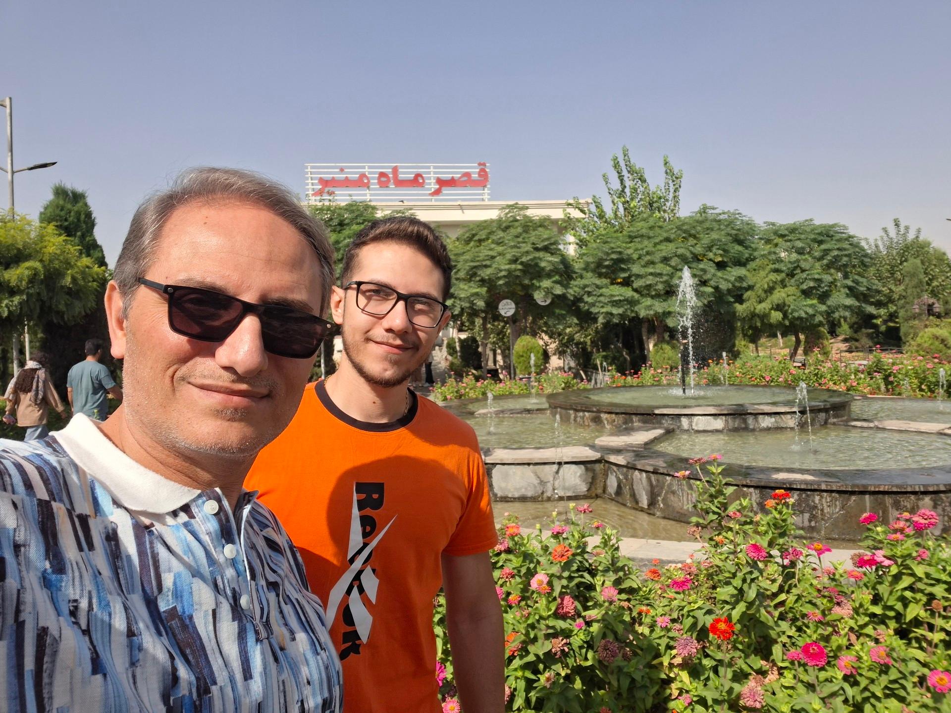 عکس مجتمع پذیرایی قصر ماه منیر