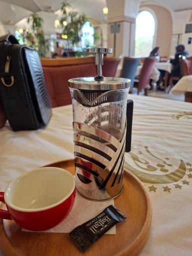 عکس مجتمع پذیرایی قصر ماه منیر