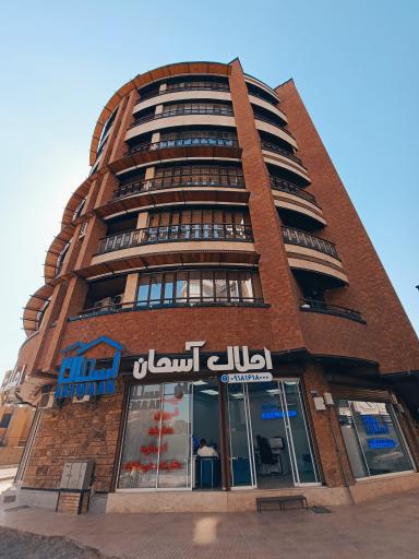 عکس مشاور املاک آسمان