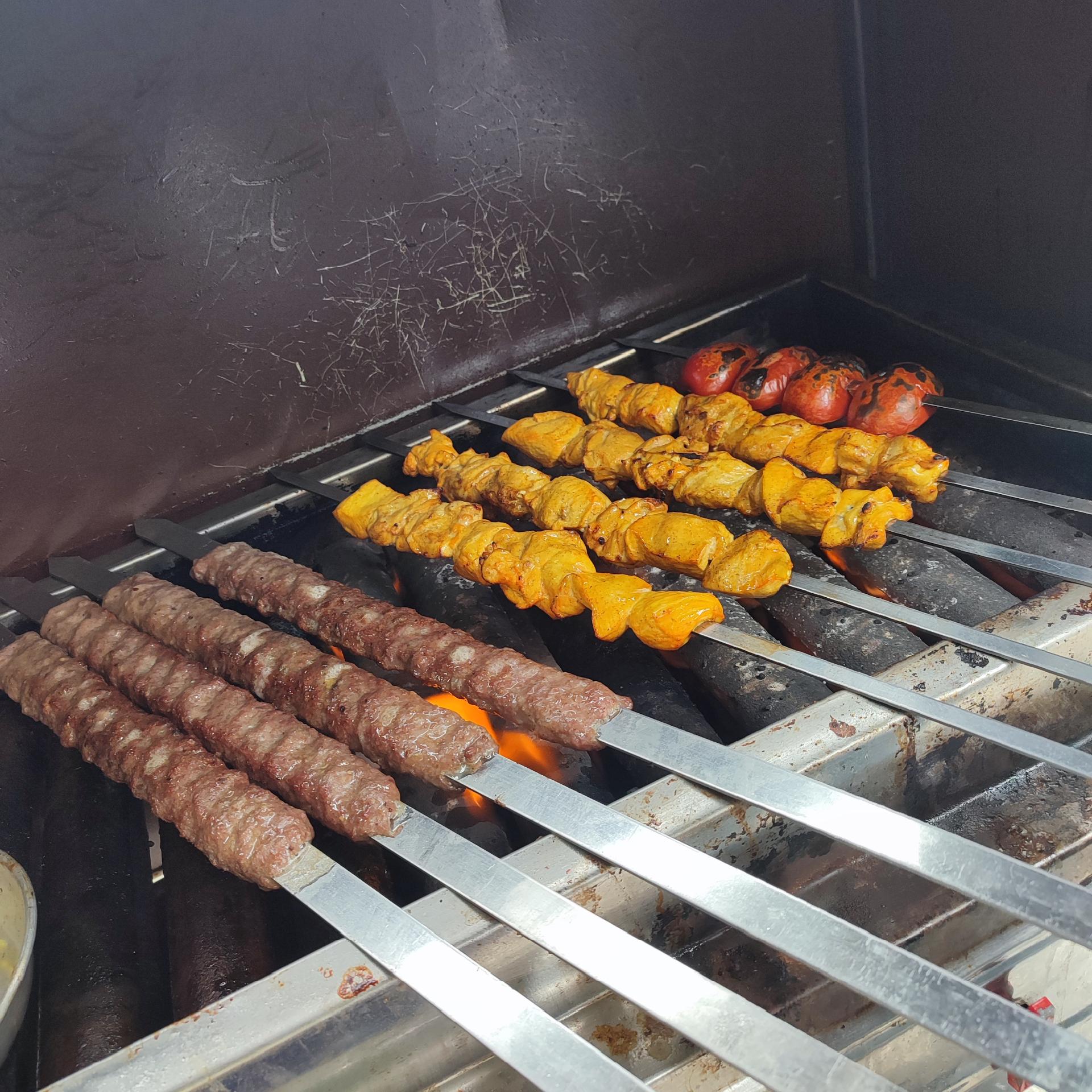 عکس کترینگ نرگس بانو