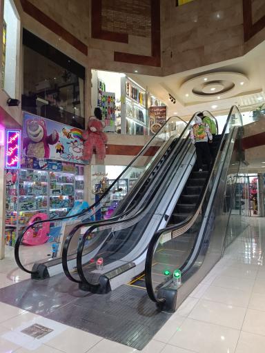 عکس مجتمع تجاری نگین