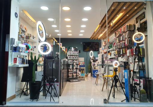 عکس فون استور ده بزرگی