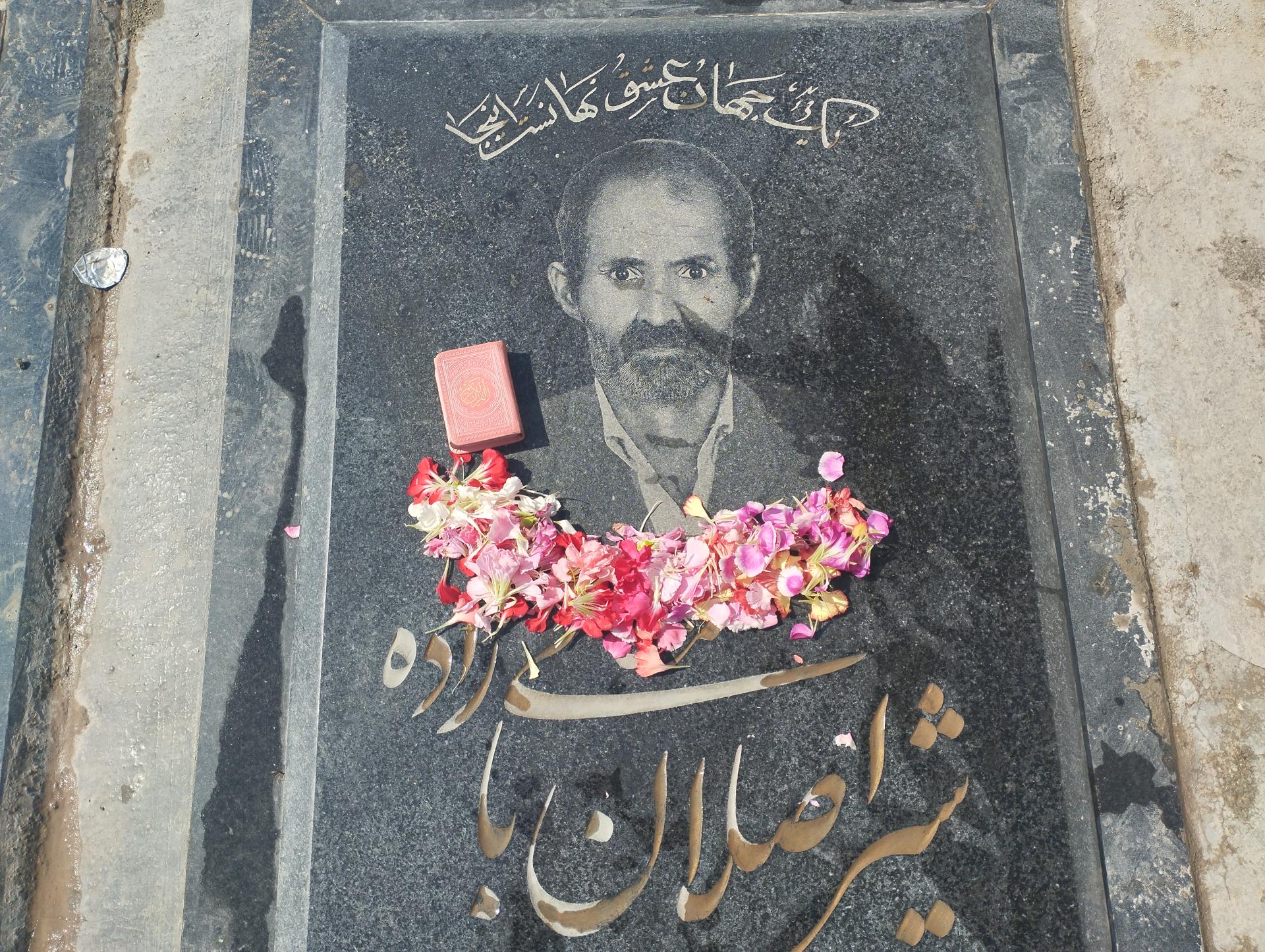 عکس مزار شیراصلان بانی زاده ثمرین