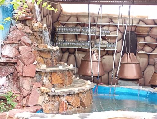 عکس کارگاه گلاب گیری داروغه 