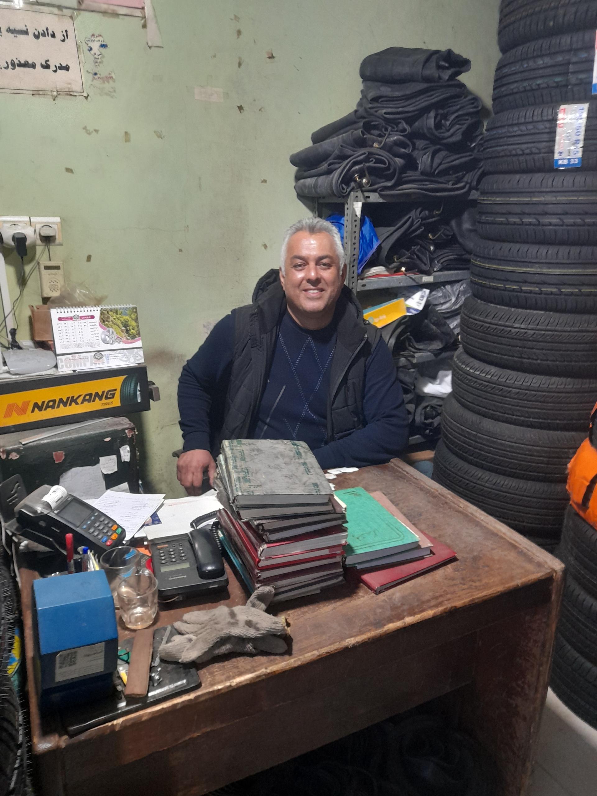 عکس لاستیک فروشی فرامرز حیرانی