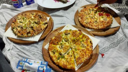 عکس باغ و رستوران شب نشین