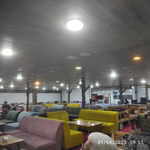 عکس باغ و رستوران شب نشین