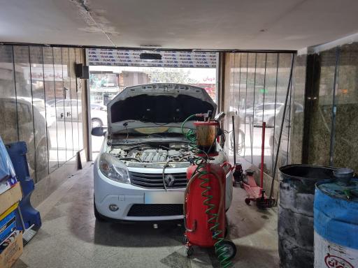 عکس اتومکانیک امیرحسین