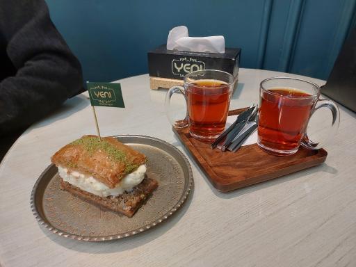 عکس کافه باقلوا یئنی (شعبه وکیل آباد)