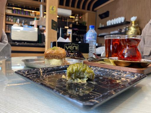 عکس کافه باقلوا یئنی (شعبه وکیل آباد)