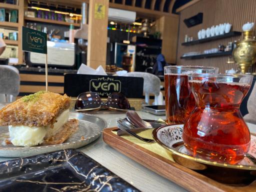 عکس کافه باقلوا یئنی (شعبه وکیل آباد)