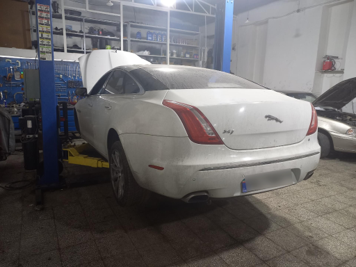 عکس تعمیرگاه احمد بقائی