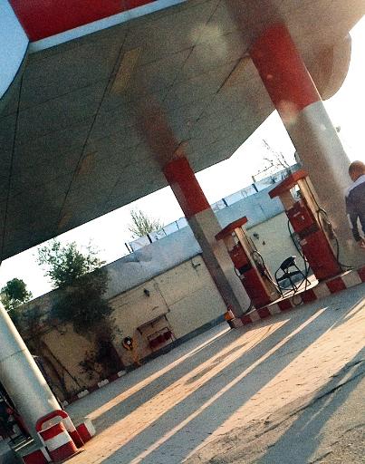 عکس پمپ بنزین دانشفر