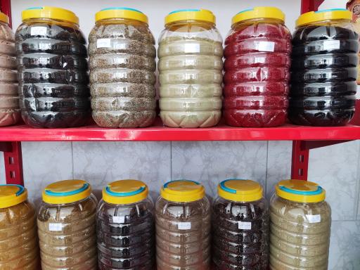 عکس عطاری و سوغاتکده برگ سبز