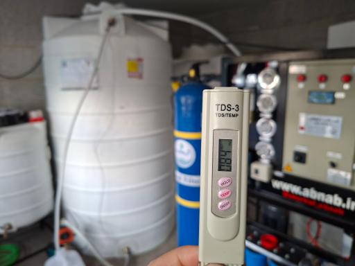 عابر آب شبانه روزی ماه آب