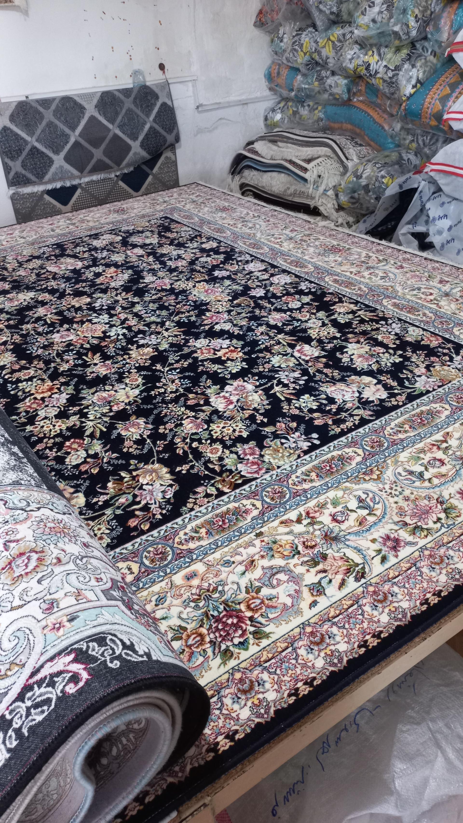 عکس فرش یلدای کویر