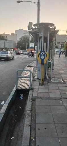 عکس ایستگاه اتوبوس شهر زیبا دو