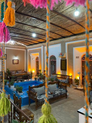 عکس عمارت سنتی آیریک