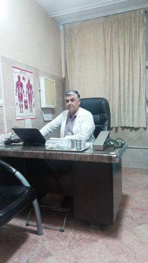 عکس دکتر جواد لیاقت (پوست و مو)